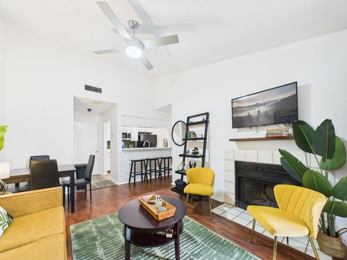 300-806 W 24th St, Austin, TX, 78705-4724 | Card Image