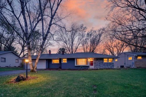 2520 Dorvin Dr, Jackson, MI, 49201-9302 | Card Image