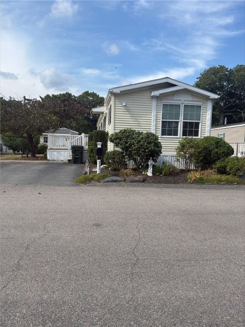 27 Krzak Rd, North Kingstown, RI, 02852 | Card Image