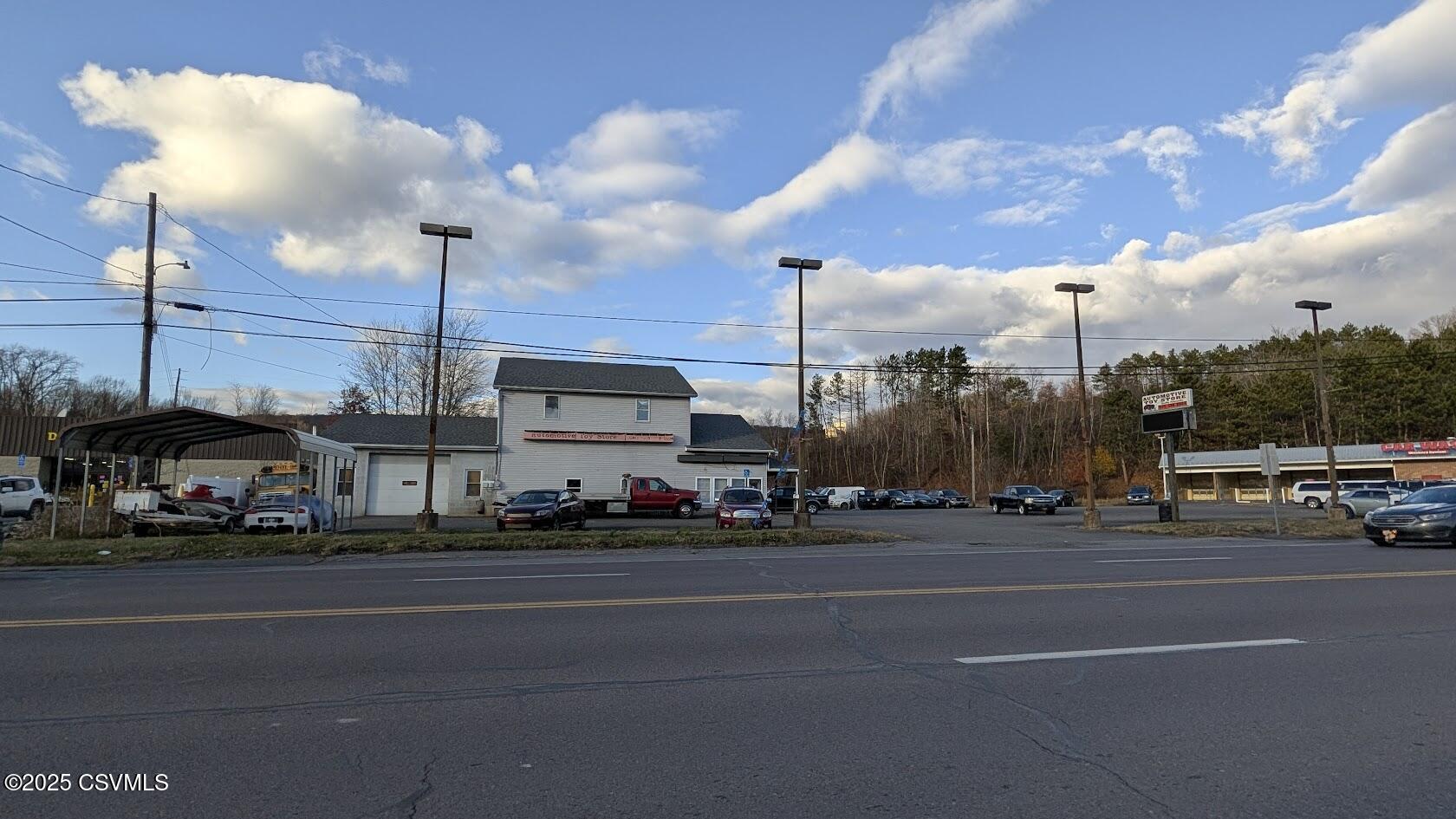 11205 State Rte 61, Mount Carmel, PA 17851-2504