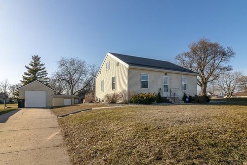 205 Park St N, Fairfax, MN, 55332-3161 | Card Image