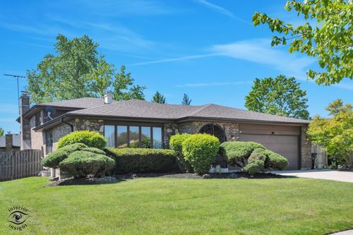 825 Walnut Dr, Darien, IL, 60561-4532 | Card Image