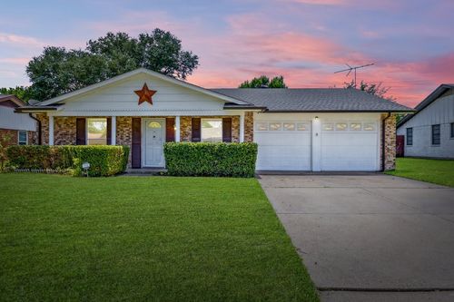7920 Donegal Ln, North Richland Hills, TX, 76180-5705 | Card Image