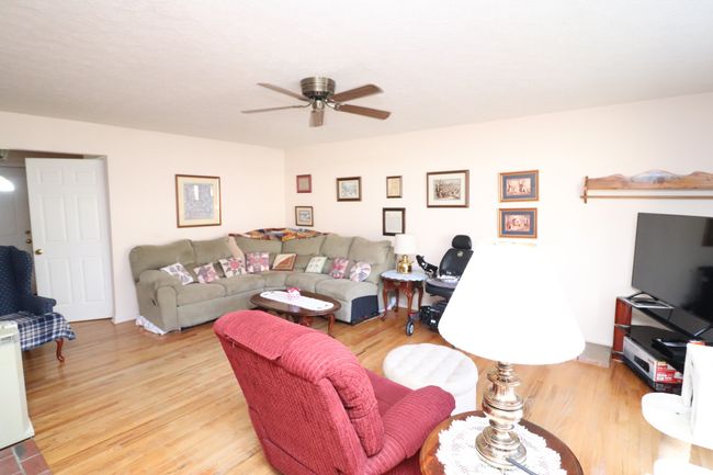 10585 Highway 25 E, House other with 3 bedrooms, 2 bathrooms and 2 parking in Hartsville TN | Image 6