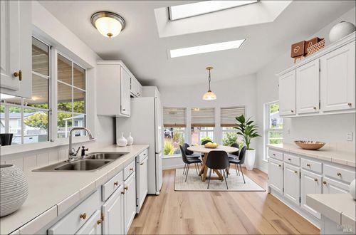 spc-41-2412 Foothill Blvd, Calistoga, CA, 94515-1234 | Card Image