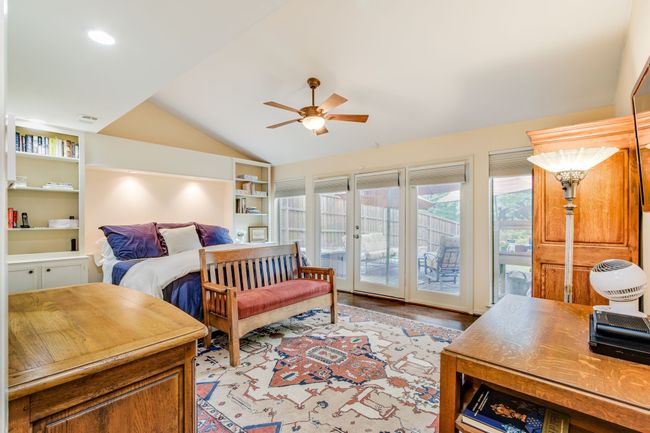 Doors to outside patio area | Image 15