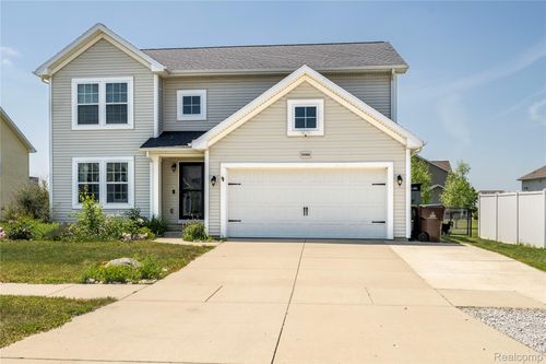 3560 Amber Oaks Dr, Howell, MI, 48855-7104 | Card Image