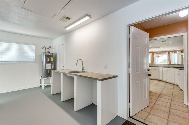 341 Sam Houston Loop, House other with 3 bedrooms, 2 bathrooms and 4 parking in Pointblank TX | Image 24