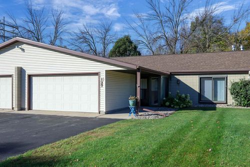 i-907 Jacobsen Rd, NEENAH, WI, 54956-1367 | Card Image