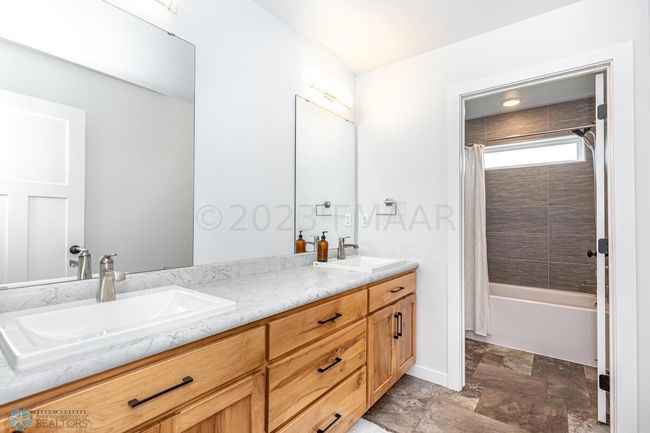 Full Bath | Image 22
