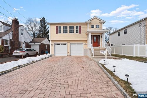 9 15th Ave, Elmwood Park, NJ, 07407-3509 | Card Image