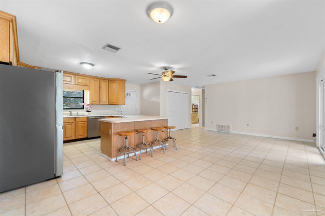 3332 Laurel Dr, House other with 3 bedrooms, 2 bathrooms and 4 parking in Gulf Breeze FL | Image 9