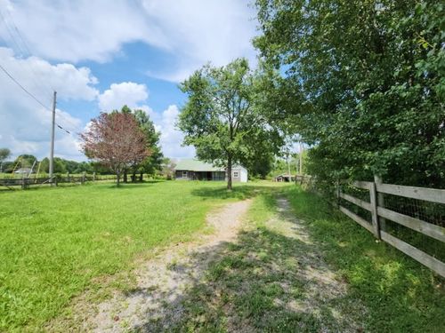 1601 Maple Valley Rd, Charlotte, TN, 37036-5366 | Card Image