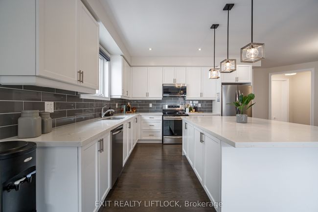 8 Station Dr, House other with 3 bedrooms, 3 bathrooms and 4 parking in Millbrook ON | Image 13