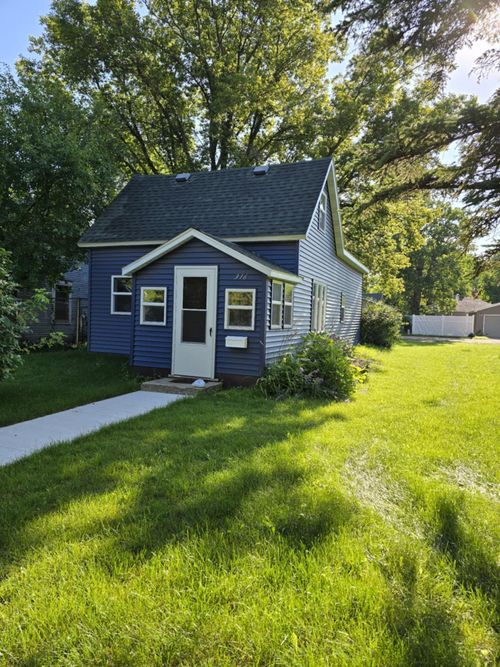 316 Tindolph Ave N, Thief River Falls, MN, 56701-2233 | Card Image