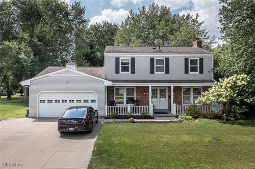 3916 Englewood Dr, Stow, OH, 44224-3213 | Card Image