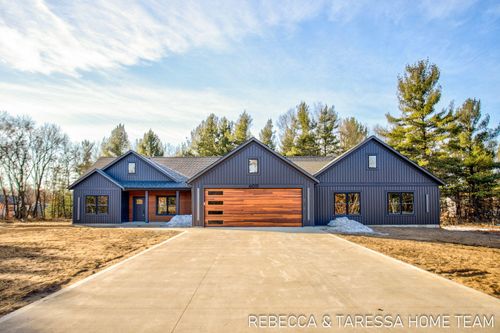 32-6011 Savannah Way, Muskegon, MI, 49442-1903 | Card Image