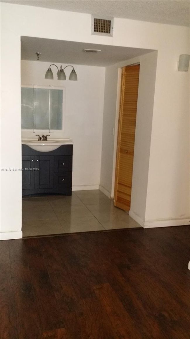 APT-215 - 661 Ne 195 Th St, Condo with 2 bedrooms, 2 bathrooms and null parking in Miami FL | Image 7