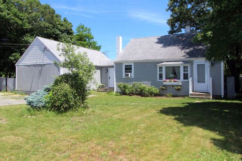 72 Grove St, Hyannis, MA, 02601-2912 | Card Image