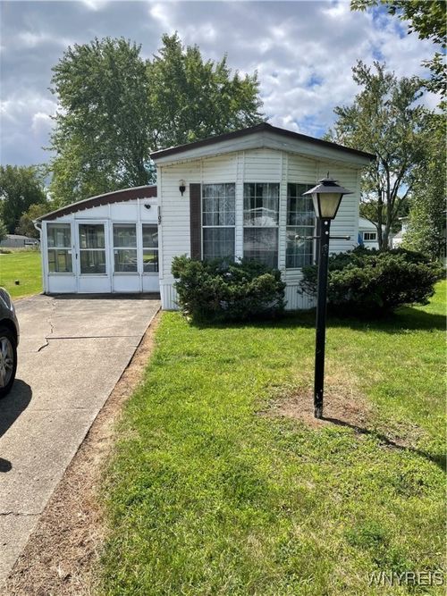 1107 Brookwood Dr, Derby, NY, 14047-9507 | Card Image