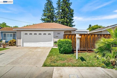 2375 Goldcrest Cir, Pleasanton, CA, 94566-5430 | Card Image