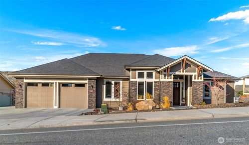 2910 N Baker Ave, East Wenatchee, WA, 98802-5925 | Card Image