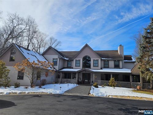 285 Chestnut Ridge Rd, Woodcliff Lake, NJ, 07677-7738 | Card Image