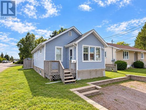 447 Rita St, Thunder Bay, ON, P7A1H8 | Card Image
