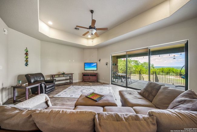 378 Lantana Xing, House other with 4 bedrooms, 3 bathrooms and null parking in Spring Branch TX | Image 10