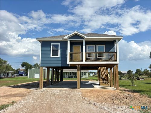 423 Calumet Dr, Palacios, TX, 77465-1525 | Card Image