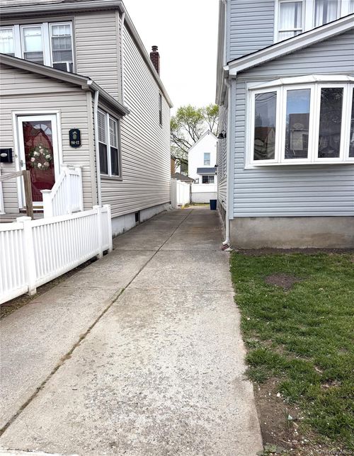9010 214th Street, New York, NY, 11428 | Card Image