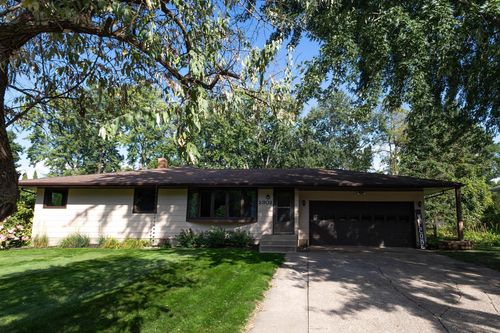 2802 Marion St, Roseville, MN, 55113-2413 | Card Image