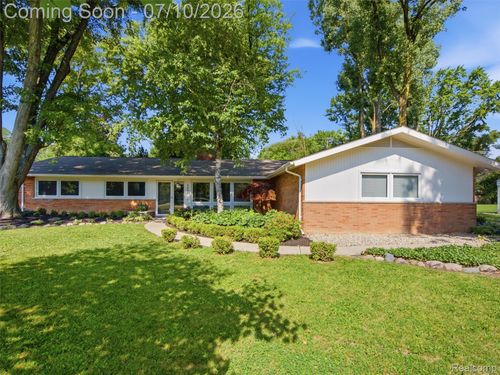 3405 Upton Dr, Troy, MI, 48084-1251 | Card Image