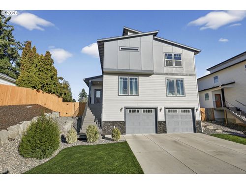 5304 Ne 43rd Cir, Vancouver, WA, 98661-3635 | Card Image