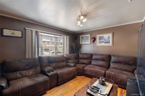 208 Charter Oaks Ave, Brentwood, NY, 11717-5921 | Card Image