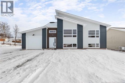 82 Mollins Cres, Moncton, NB, E1E4L6 | Card Image