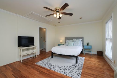 1132 Oxford St, Houston, TX, 77008-7069 | Card Image