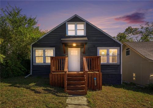 3133 Chelsea Ave, Kansas City, MO, 64128-1738 | Card Image