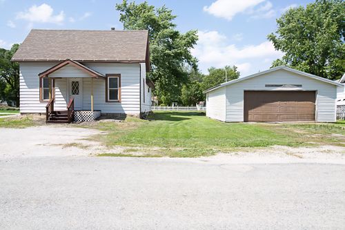 507 Commercial St, Chenoa, IL, 61726-1010 | Card Image
