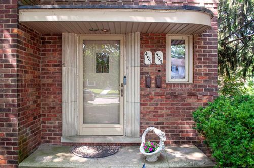 497 Neff Rd, Grosse Pointe, MI, 48230-1646 | Card Image