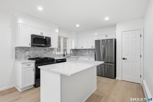 70 Victoria Ct, Hamden, CT, 06514-4545 | Card Image