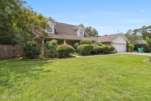 9570 Laa La Way, Diamondhead, MS, 39525-4182 | Card Image