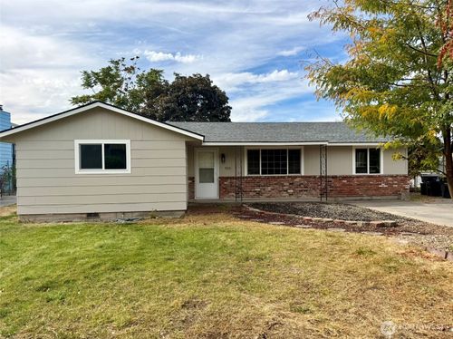 920 S Garden Dr, Moses Lake, WA, 98837-2118 | Card Image
