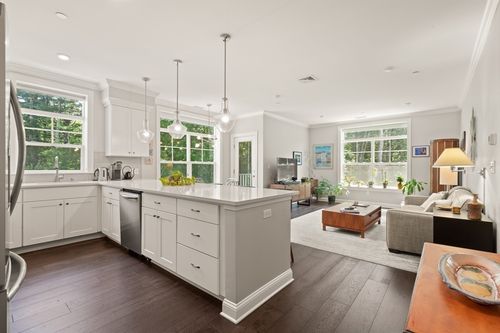 2-211-635 Old Post Rd, Sharon, MA, 02067-1636 | Card Image