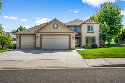 1705 S Edison St, Kennewick, WA, 99338-5002 | Card Image
