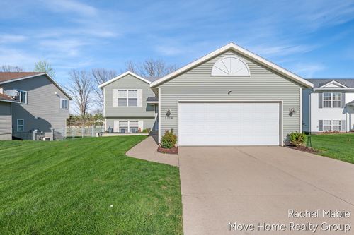 5114 Taylor Ridge Dr Se, Kentwood, MI, 49512-9345 | Card Image