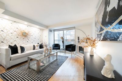 1105 - 75 Dalhousie St, Condo with 3 bedrooms, 1 bathrooms and 1 parking in Toronto ON | Image 2