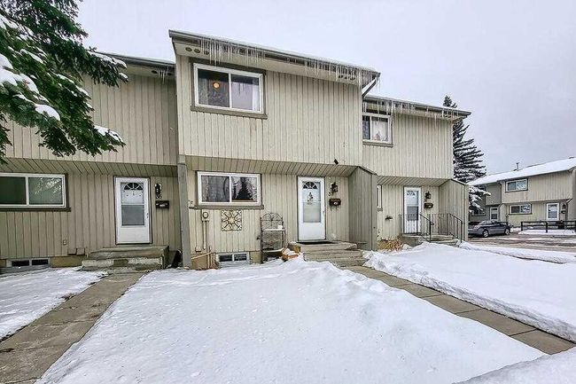37 - 195 Manora Place Ne, Home with 3 bedrooms, 1 bathrooms and 2 parking in Calgary AB | Image 2