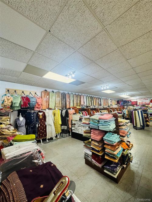 2926 Caniff St, Hamtramck, MI, 48212-3017 | Card Image