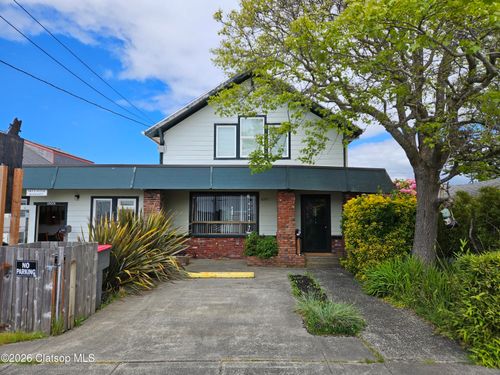 820 Oceanway St, Seaside, OR, 97138-6837 | Card Image